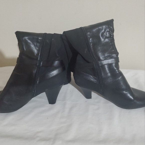 Mid Boots - Picture 2 of 6